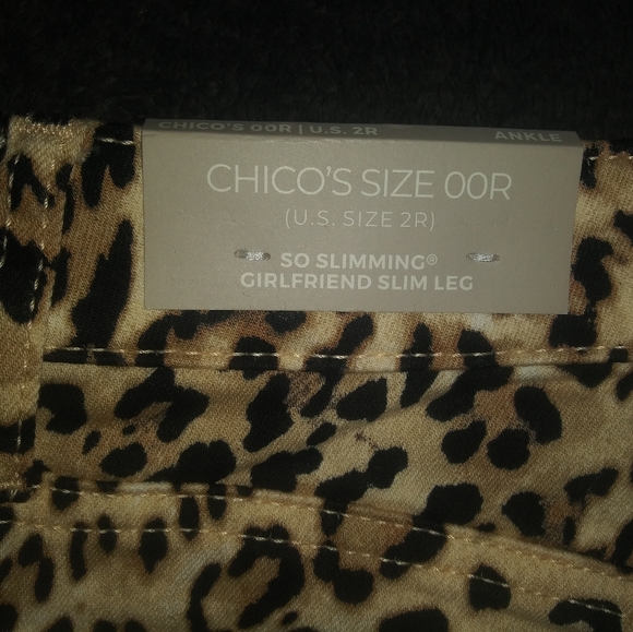 🆕Chico's | So Slimming Girlfriend Ankle Jean Animal Print Size 2 - Picture 9 of 11